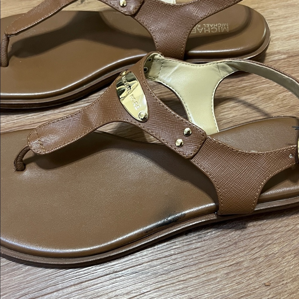 Michael Michael Kors thong style sandal, size 8 - Picture 6 of 6